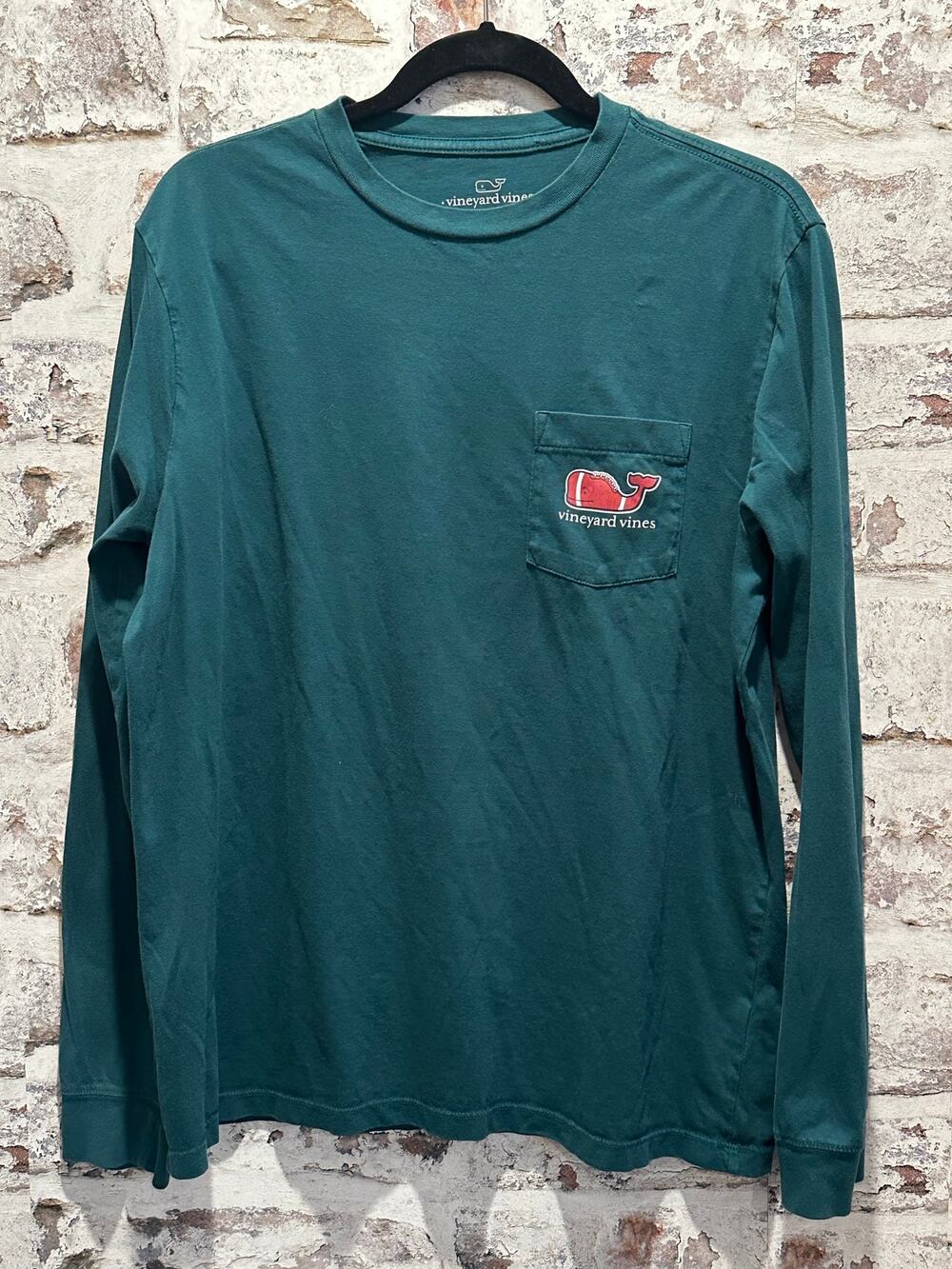 Vineyard Vines Men's long sleeve Football whale T-shirt size M Charleston Green